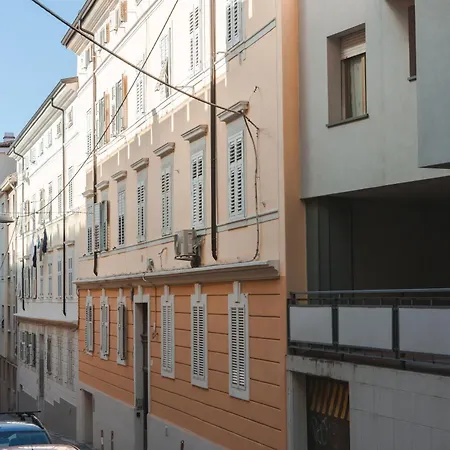 Studio City * Triest